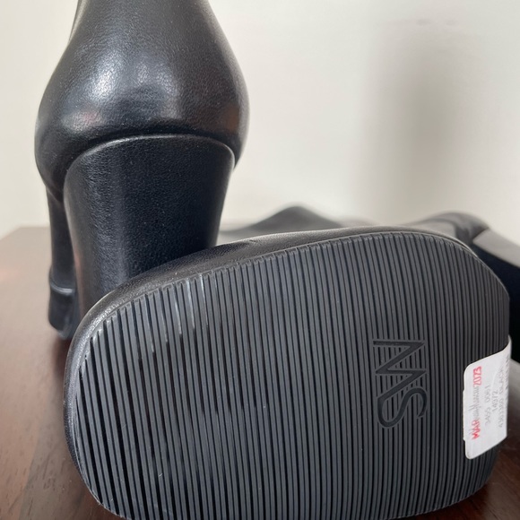 Stuart Weitzman Flareblock Stretch Lambskin Leather Ankle Booties - Picture 6 of 11